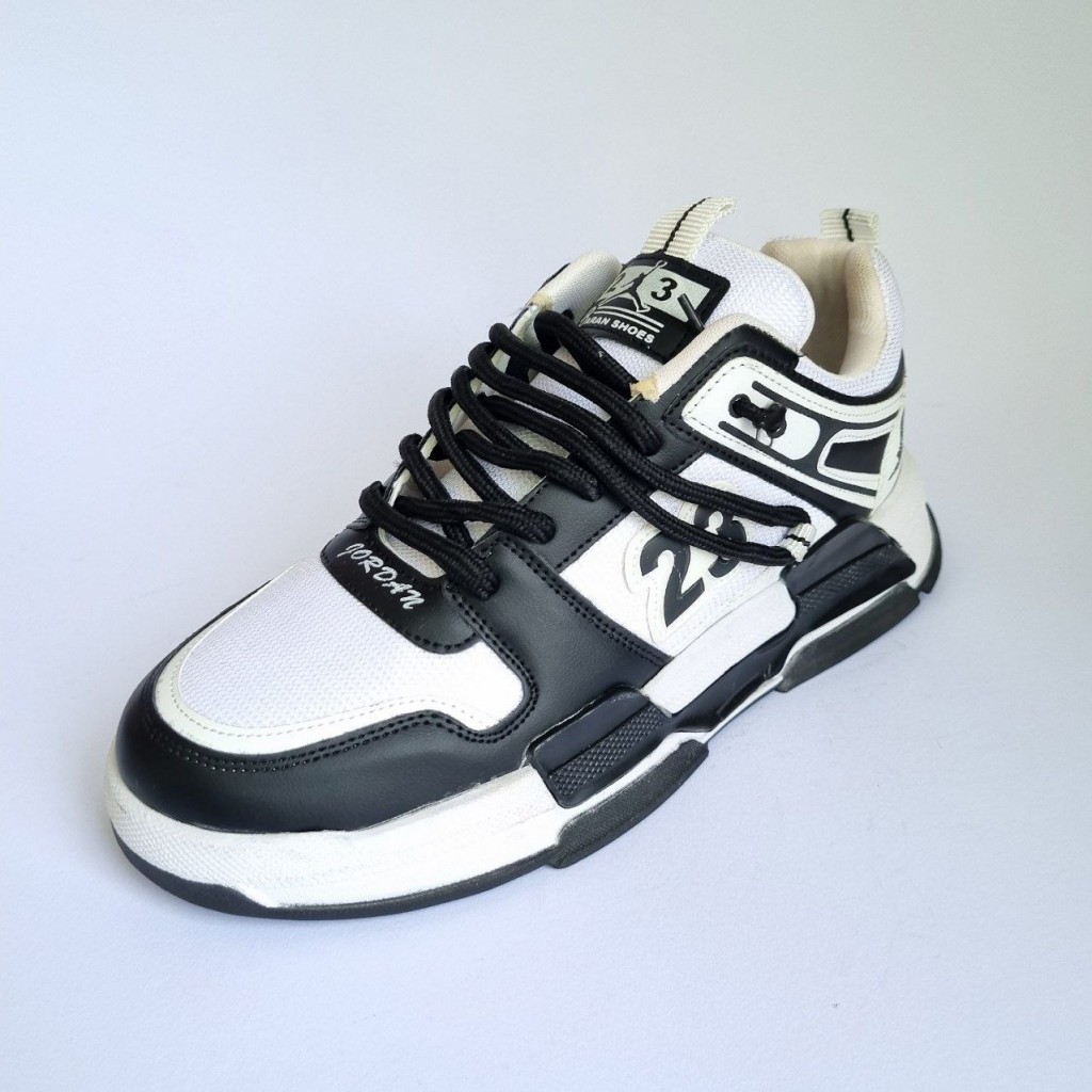 فروش فوق العاده خاص کفش اسپرت مردانه و پسرانه مدل جردن 23  ویژه آقایان خوش سلیقه رنگ مشکی سفید  خوشپا