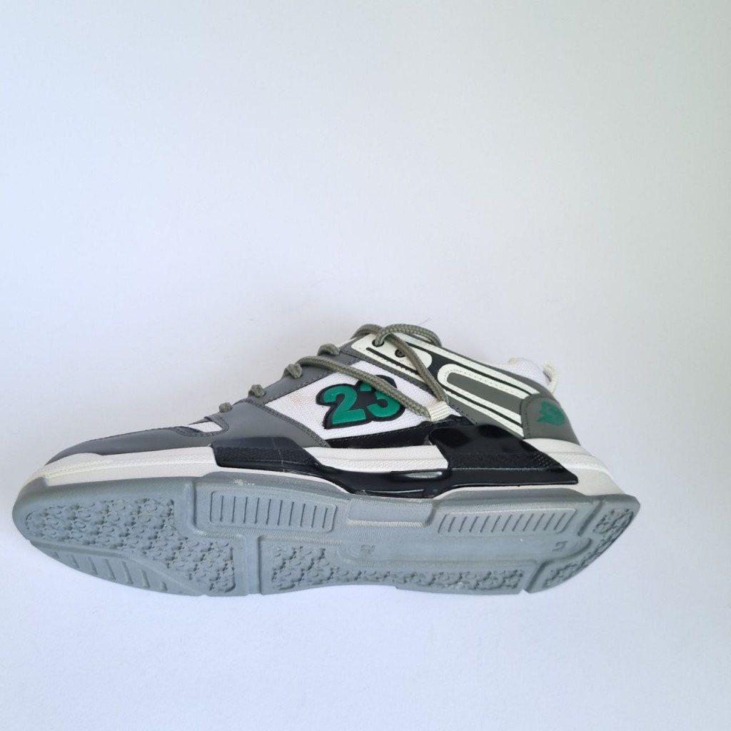 فروش فوق العاده خاص کفش اسپرت مردانه و پسرانه مدل جردن 23  ویژه آقایان خوش سلیقه رنگ مشکی سفید   با ارسال رایگان