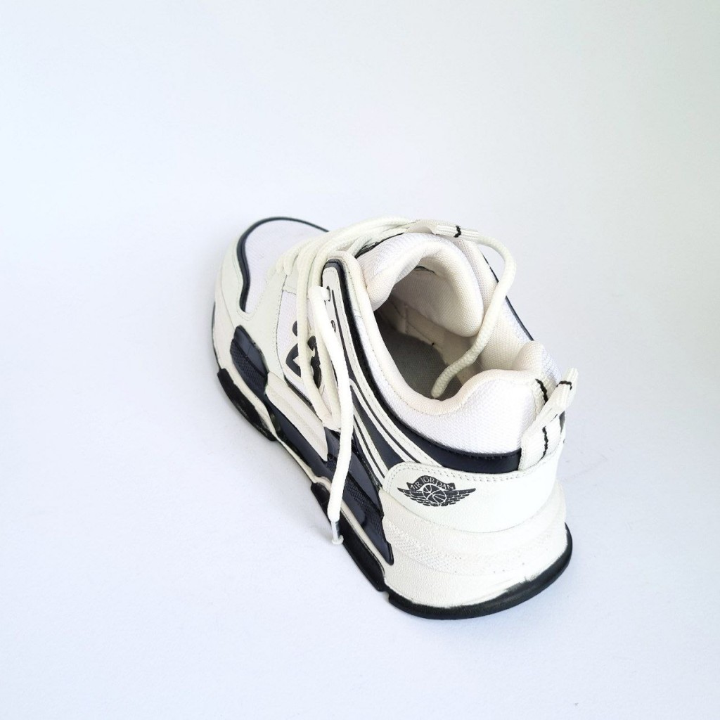 فروش استثنایی کفش اسپرت مردانه و پسرانه مدل جردن 23 جدید و سبک رنگ مشکی سفید آبی با ارسال رایگان