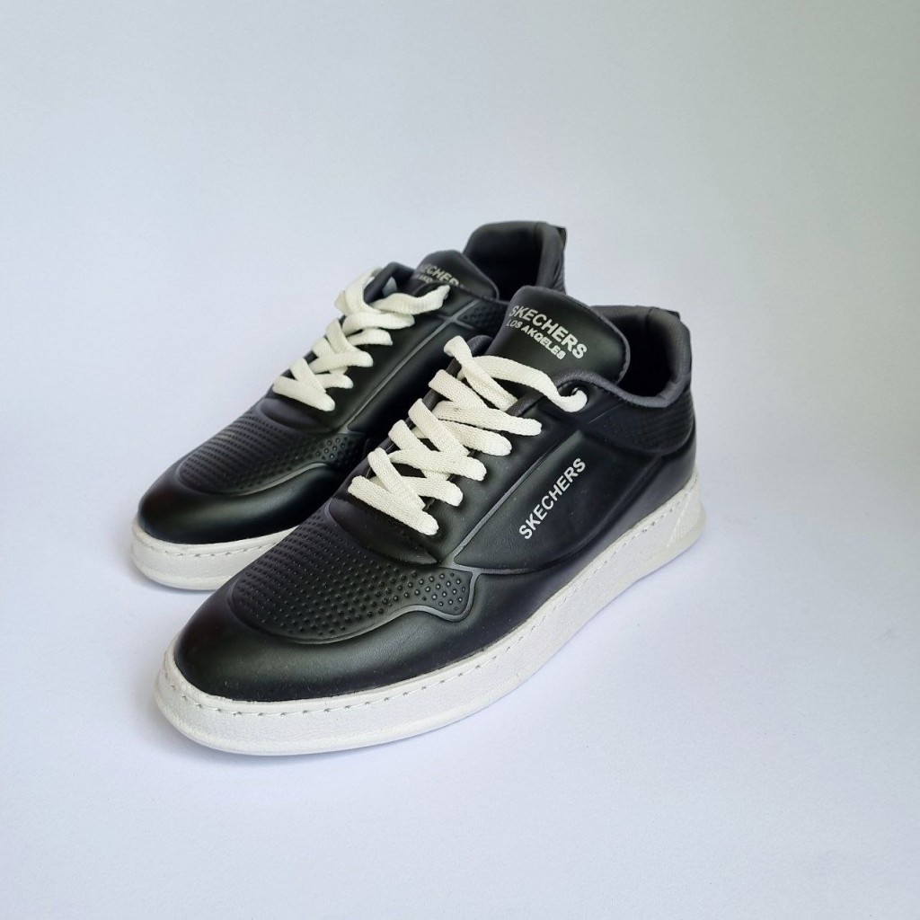 تخفیف فوق العاده  کفش اسپرت مردانه مدل اسکیچرز  بسیار محکم و جذاب رنگ سفید ارسال رایگان