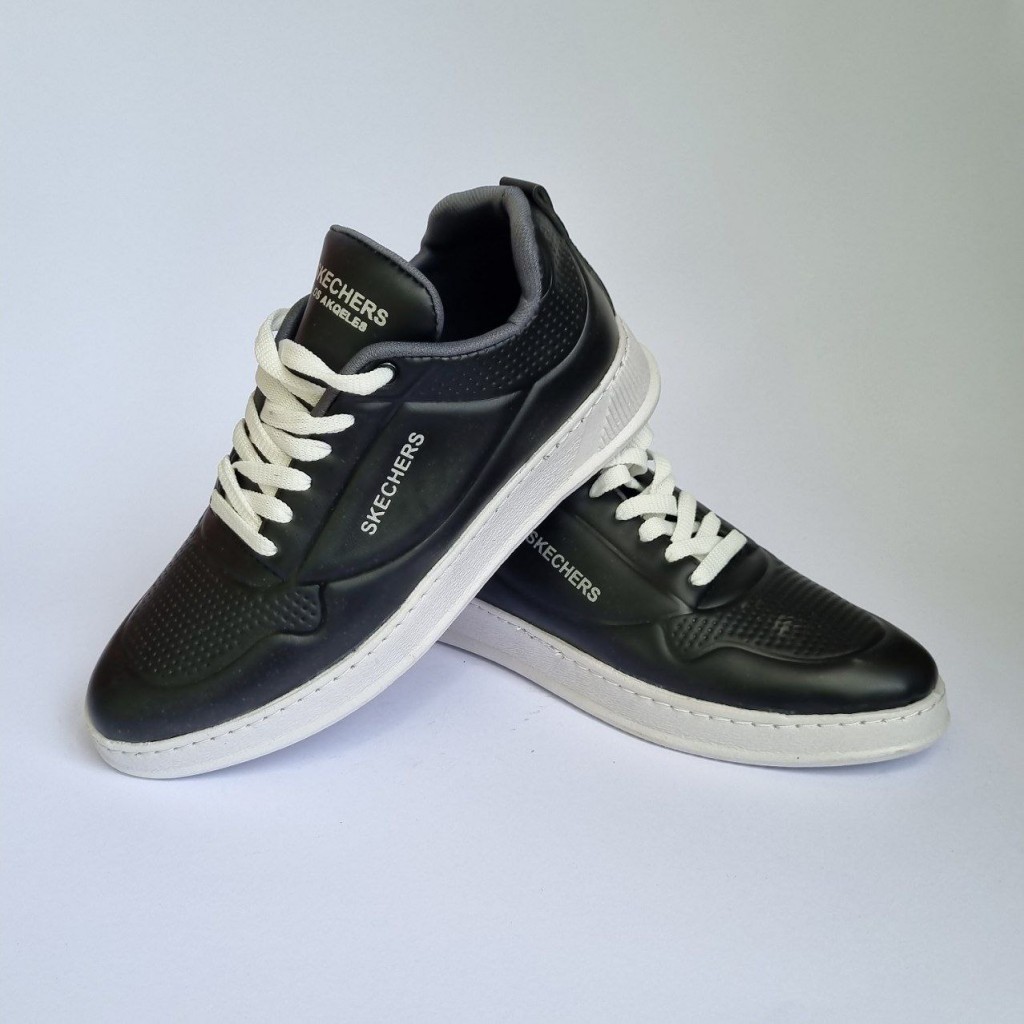 تخفیف عااالی کفش اسپرت مردانه مدل اسکیچرز  بسیار  مقاوم و محکم رنگ مشکی زیره سفیدویژه