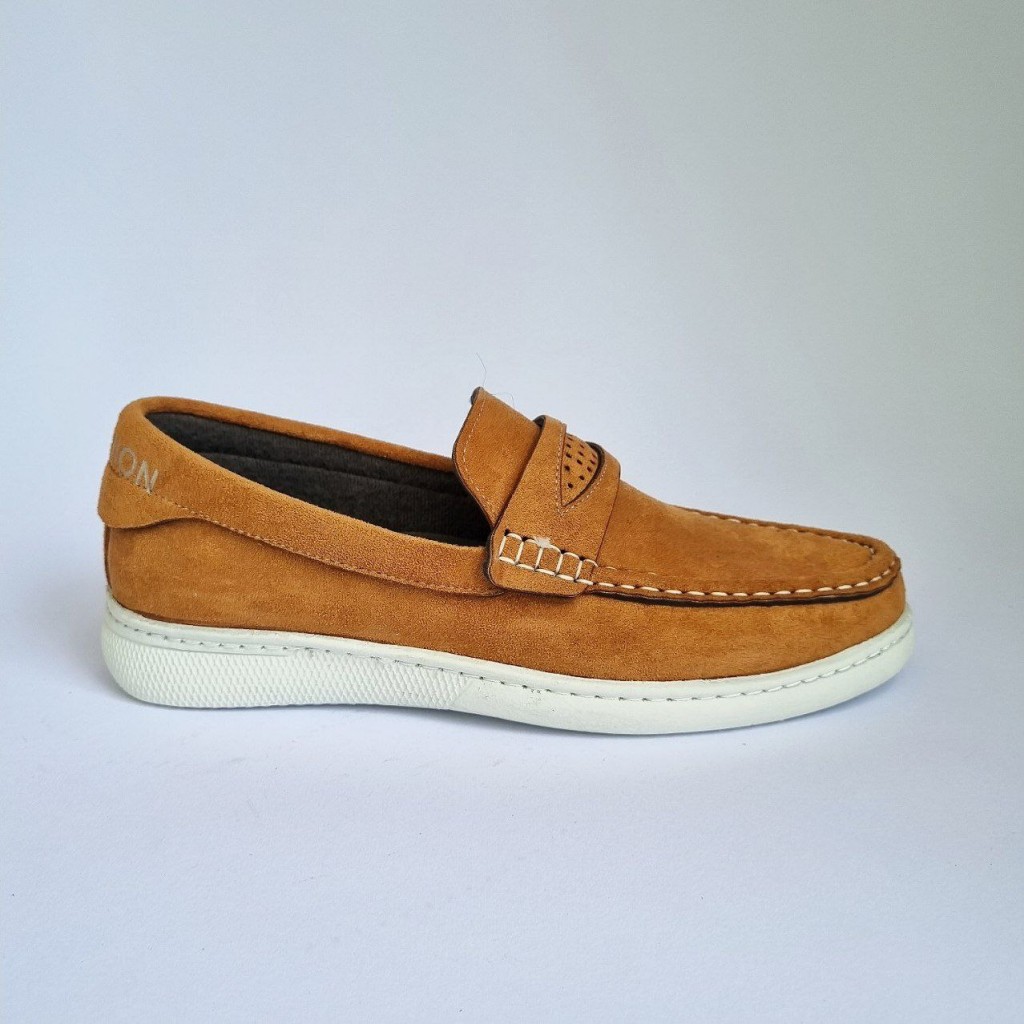 تخفیف استثنایی کفش کالج مردانه پسرانه سبک و راحت  رنگ سورمه ای   با ارسال رایگان