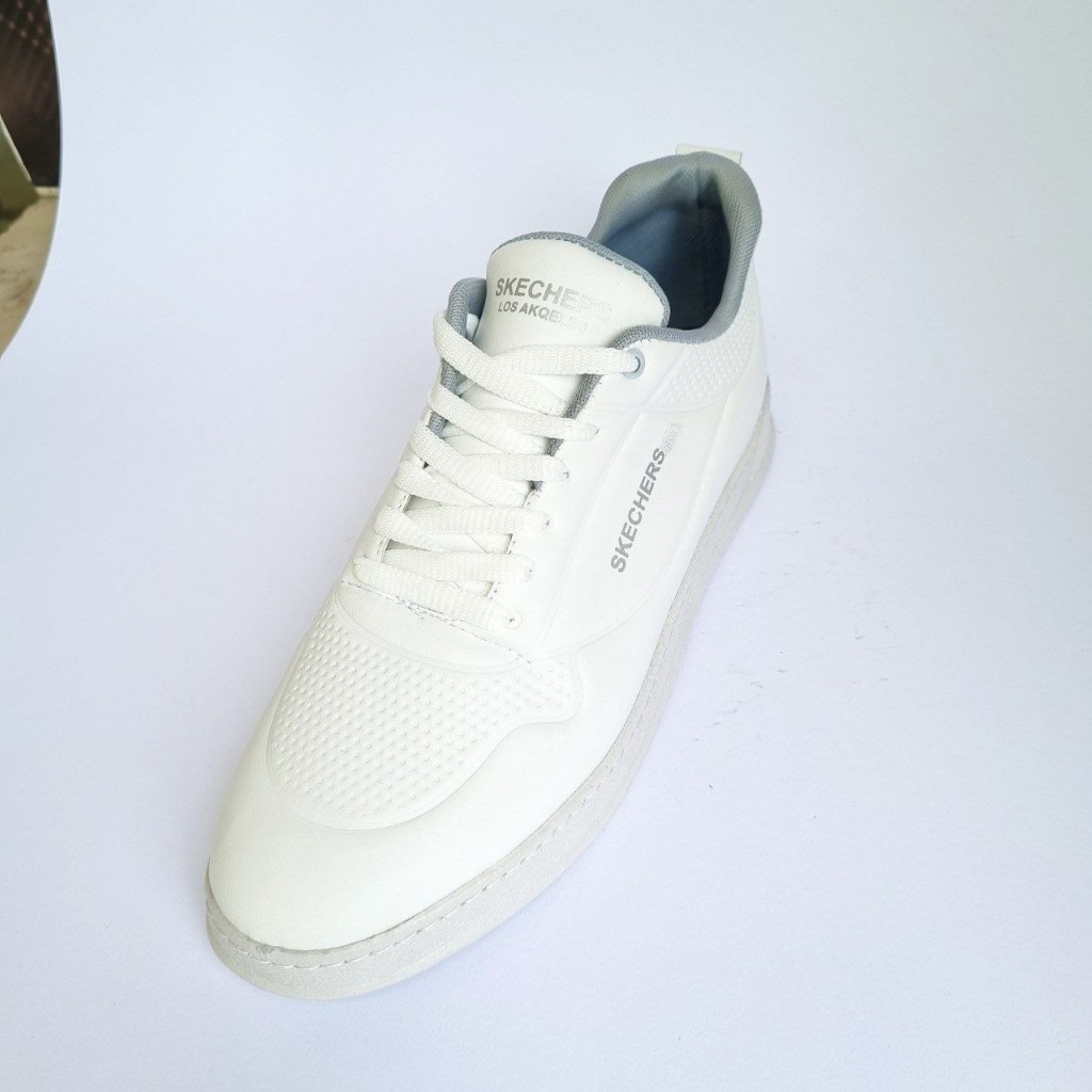 فروش هیجان انگیز کفش اسپرت مردانه مدل اسکیچرز  ساده و مناسب رنگ سفید با  ارسال رایگان