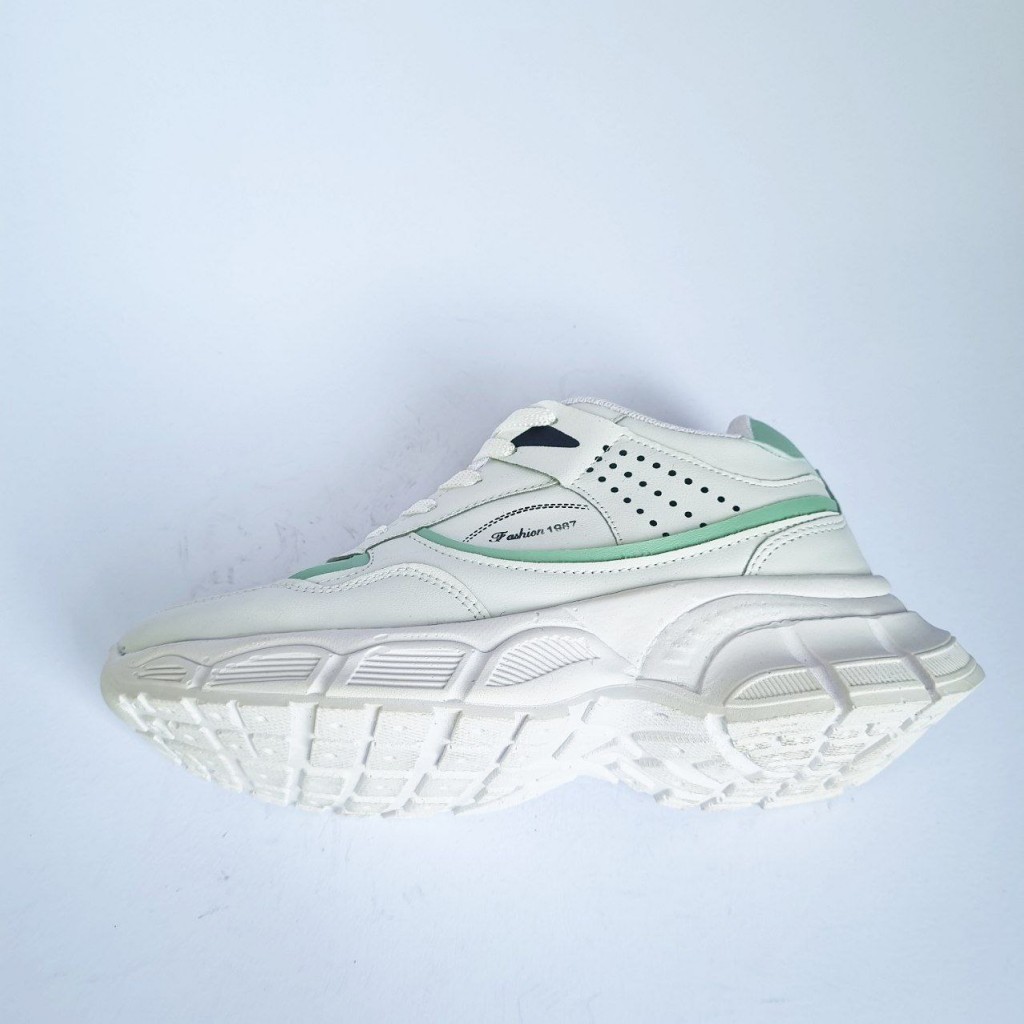 فروش استثنایی کفش کتونی اسپرت دخترانه و زنانه مدل  فشیون نگینی  شیک و دلبر رنگ سفید  با ارسال رایگان