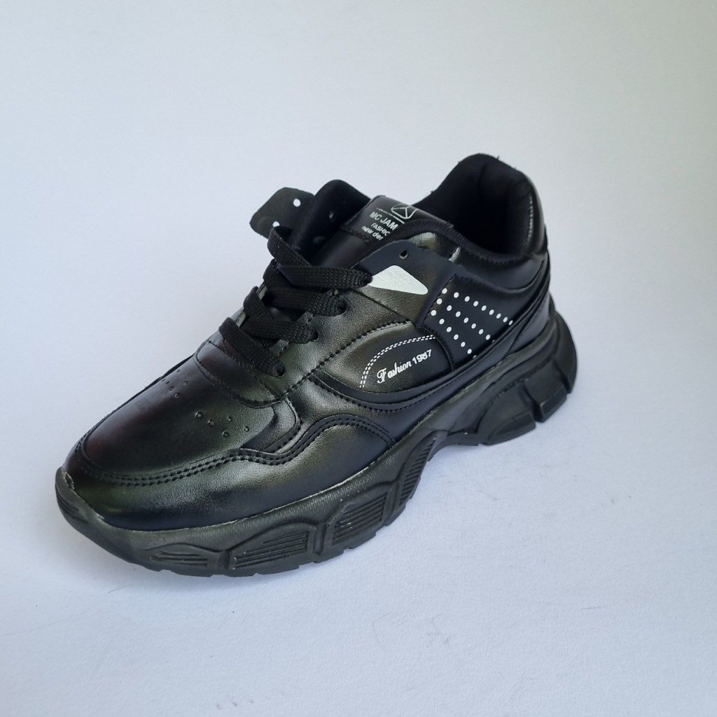 حراج بی نظیر کفش کتونی اسپرت دخترانه و زنانه مدل  فشیون  زیبا و راحت  رنگ مشکی خاص