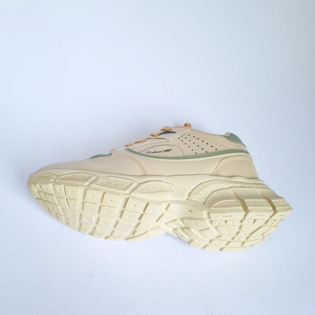 حراج بی نظیر کفش کتونی اسپرت دخترانه و زنانه مدل  فشیون  زیبا و راحت  رنگ مشکی با ارسال رایگان