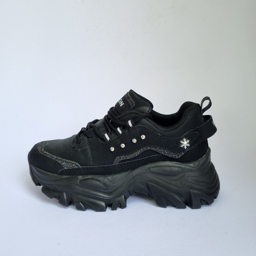 فروش ویژه کفش کتونی اسپرت دخترانه و زنانه مدل فشیون شیک و فوق العاده  رنگ مشکی بی نظیر