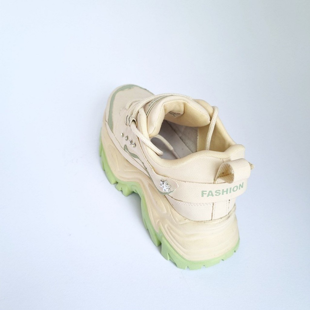 حراج خاص کفش کتونی اسپرت دخترانه و زنانه مدل  فشیون جذاب و راحت  رنگ کرم سبز  با ارسال رایگان