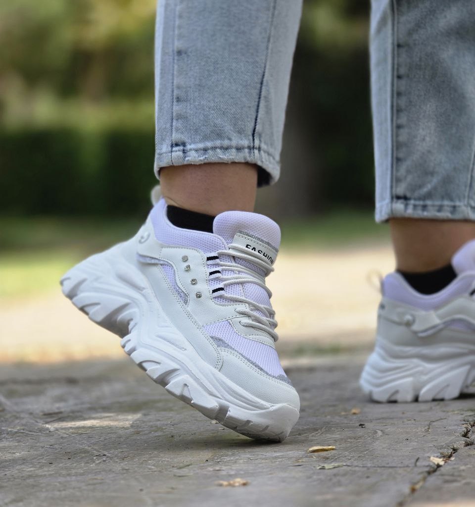 فروش هیجان انگیز کفش کتونی اسپرت دخترانه و زنانه فشیون مدل نگینی پرطرفدار رنگ کرمی تمام  با ارسال رایگان