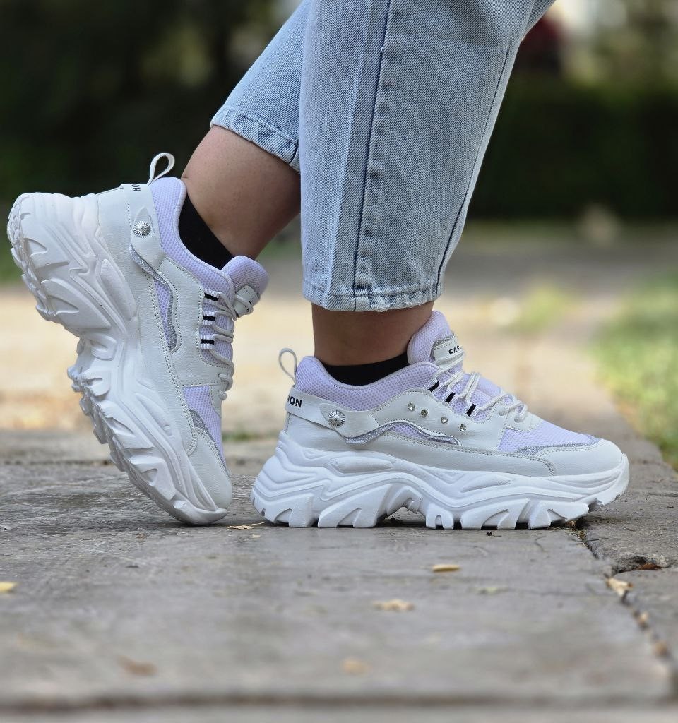 فروش هیجان انگیز کفش کتونی اسپرت دخترانه و زنانه فشیون مدل نگینی پرطرفدار رنگ کرمی تمام  با ارسال رایگان