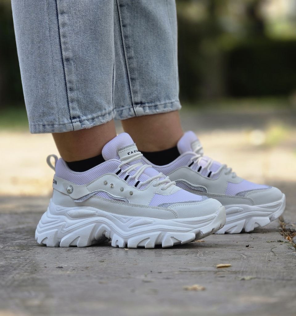 فروش هیجان انگیز کفش کتونی اسپرت دخترانه و زنانه فشیون مدل نگینی پرطرفدار رنگ کرمی تمام  با ارسال رایگان