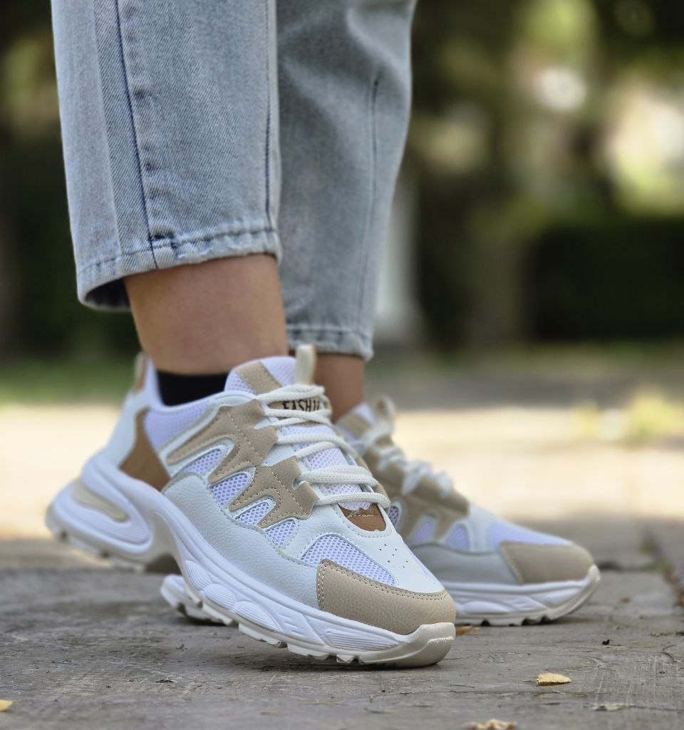 حراج بی نظیر کفش کتونی اسپرت دخترانه و زنانه مدل فشیون مقاوم و جذاب رنگ  سفید کرم فوق العاده