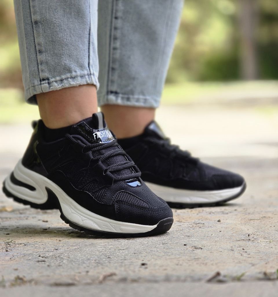 فروش پرطرفدار کفش کتونی اسپرت دخترانه و زنانه مدل فشیون خاص و دلبر رنگ سفید طوسی با ارسال رایگان