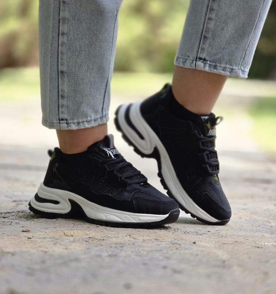 حراج پرفروش کفش کتونی اسپرت دخترانه و زنانه مدل فشیون با کیفیت رنگ مشکی زیره سفید به روز