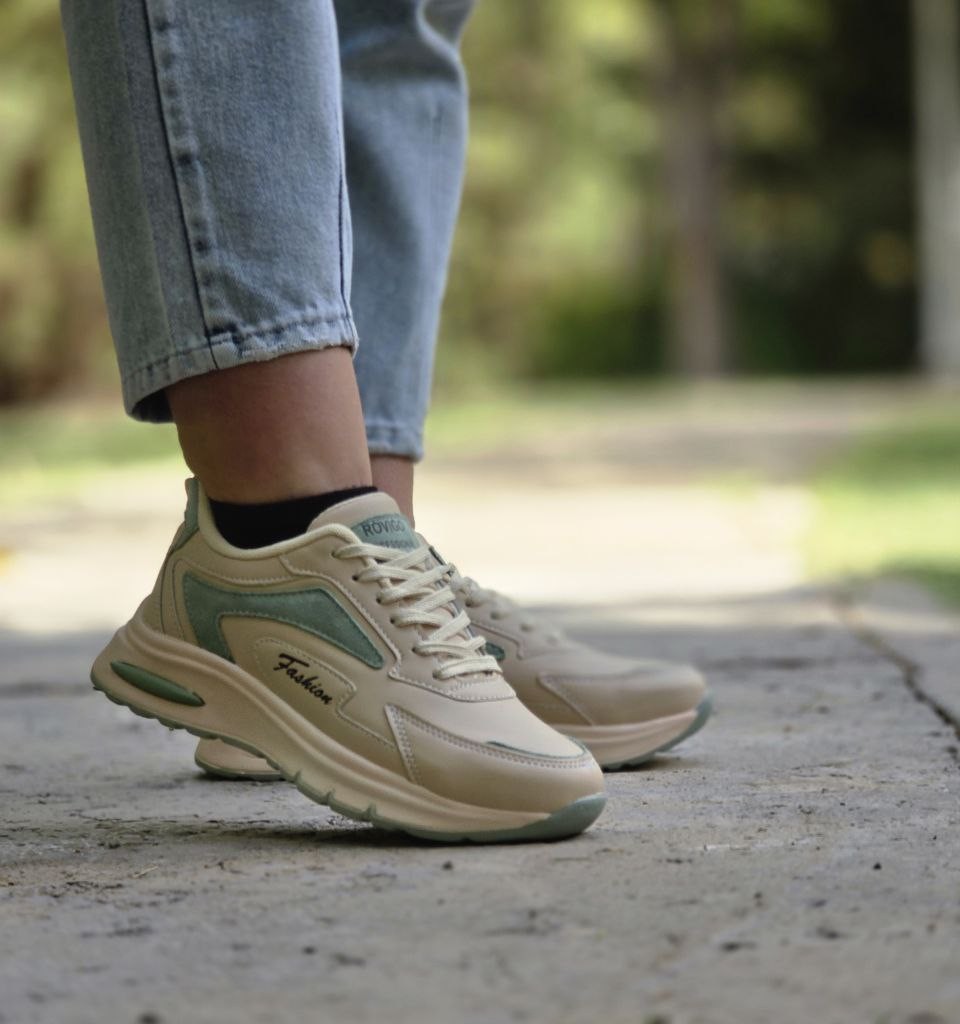 حراج پرفروش کفش کتونی اسپرت دخترانه و زنانه مدل فشیون با کیفیت رنگ مشکی زیره سفید با ارسال رایگان