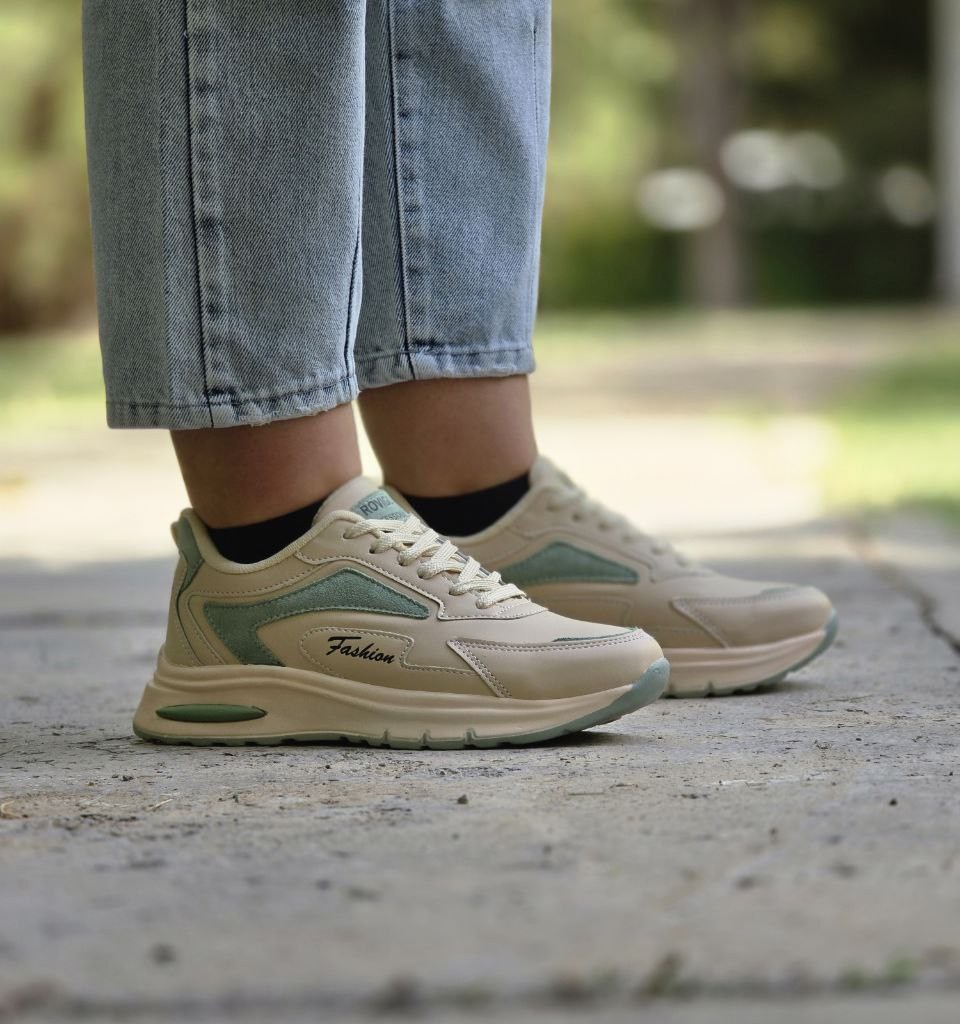 حراج پرفروش کفش کتونی اسپرت دخترانه و زنانه مدل فشیون با کیفیت رنگ مشکی زیره سفید با ارسال رایگان