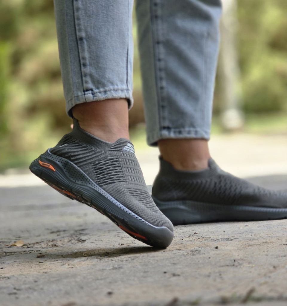 حراج  بزرگ کفش اسپرت و پیاده روی  زنانه جورابی مدل FASHION  خوش فرم طوسی صورتی با ارسال رایگان