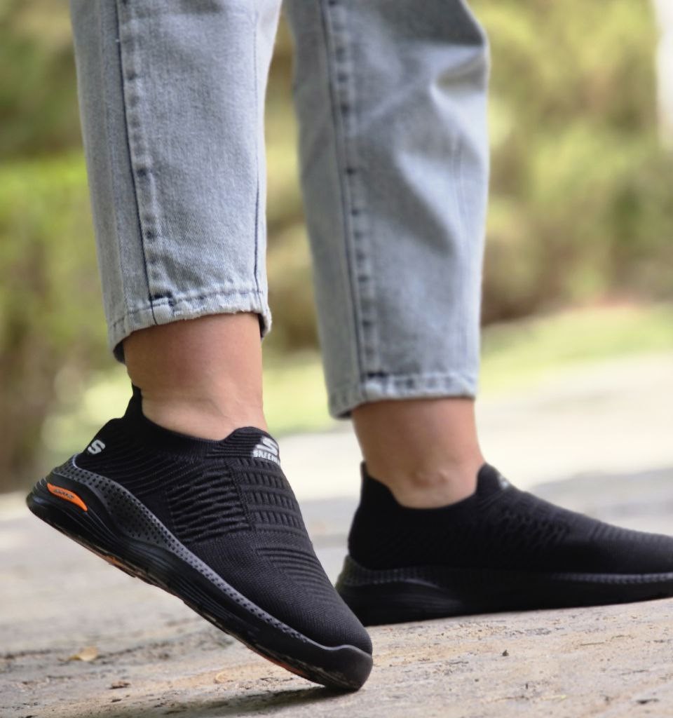 فروش شگفت انگیز کفش جورابی و پیاده روی زنانه مدل اسکیچرز خاص و جذاب رنگ مشکی جدید