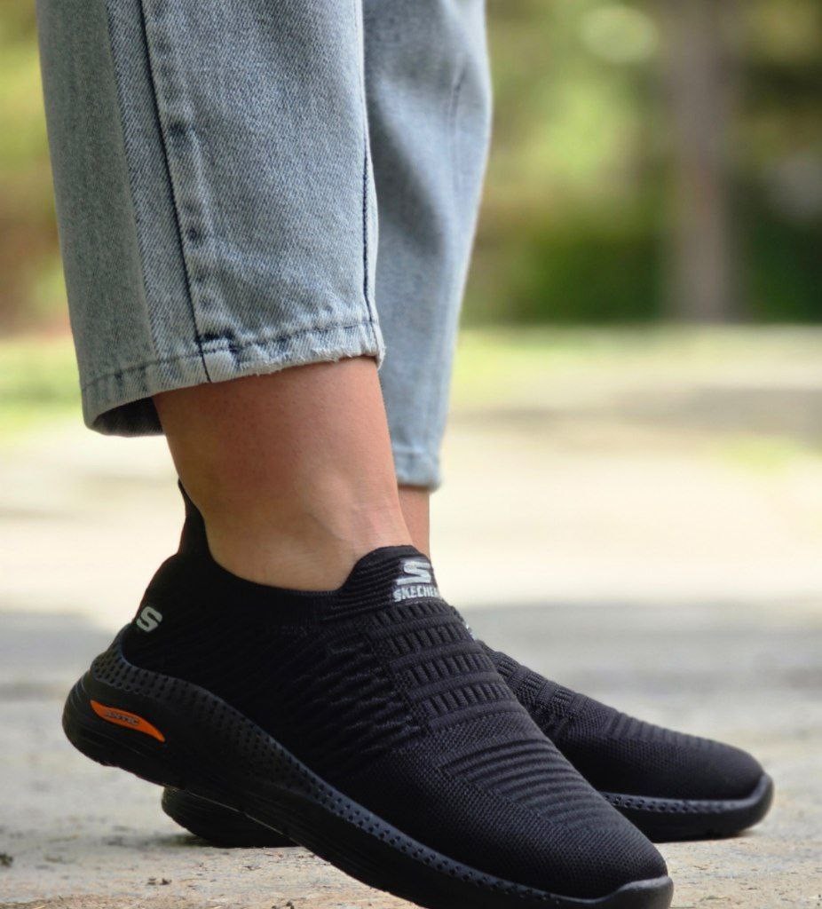 حراج ویژه کفش جورابی و پیاده روی زنانه مدل اسکیچرز بسیار نرم و راحت رنگ طوسی با ارسال رایگان