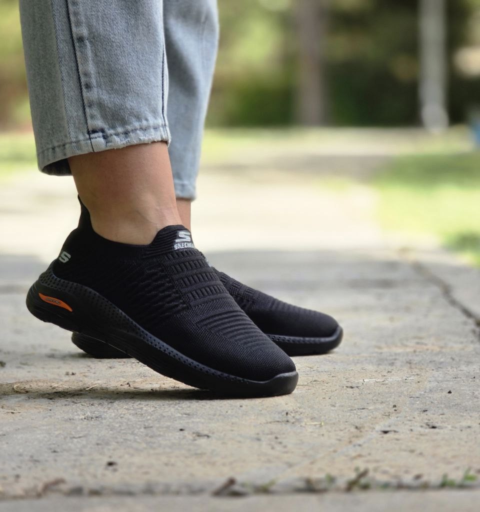 حراج ویژه کفش جورابی و پیاده روی زنانه مدل اسکیچرز بسیار نرم و راحت رنگ طوسی با ارسال رایگان