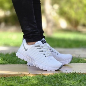 تخفیف ویژه  کفش کتونی  پسرانه مردانه مدل نایک جدید و پر فروش رنگ سفید نایک طوسی  زیره نرم مناسب روزمره  با کد ۵۲۴۰ با ارسال رایگان