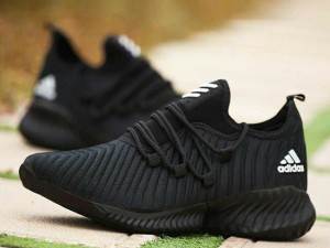 آف باکس ویژه کفش اسپرت مردانه مدل آدیداس با ظرافت و دل ربا