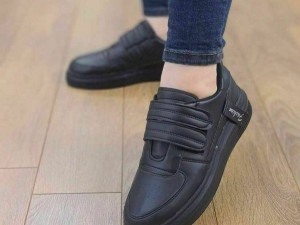 حراج  بزرگ کفش اسپرت زنانه پرطرفدار مدل دوچسب کد 699