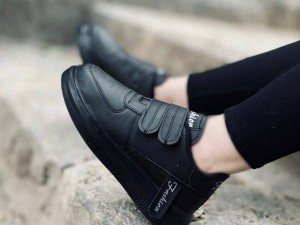 حراج  بزرگ کفش اسپرت زنانه پرطرفدار مدل دوچسب کد 699 رویایی و عاالی