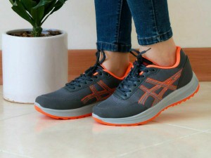 حراج  عیدانه کتونی دخترانه مدل آسیکس  کد 4005 قابل شستشو و مقاوم