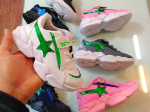 حراج کفش اسپرت بچگانه ویژه عید جادویی و پرجاذبه