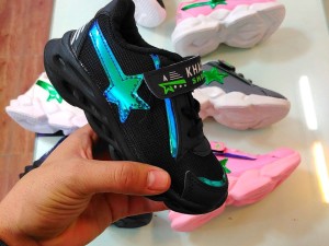 حراج کفش اسپرت بچگانه ویژه عید دل نشین و سبک