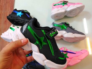 حراج کفش اسپرت بچگانه ویژه عید شیک و کلاسیک