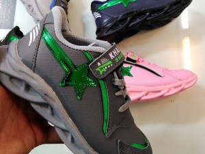 حراج کفش اسپرت بچگانه ویژه عید خوش استایل و خاص