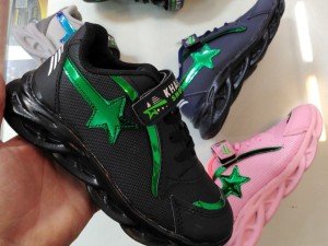 حراج کفش اسپرت بچگانه ویژه عید دوست داشتنی و بی نظیر