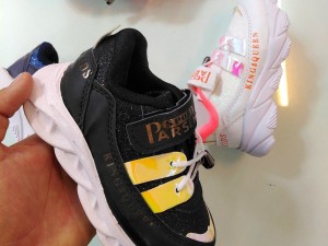 حراج عیدانه کفش اسپرت بچگانه نفیس و زیبا