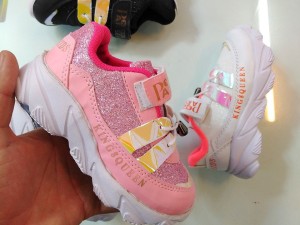 حراج عیدانه کفش اسپرت بچگانه کیفیت عالی و نفیس