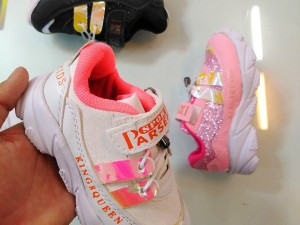 حراج عیدانه کفش اسپرت بچگانه سبک وزن و مقاوم