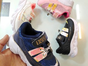 حراج عیدانه کفش اسپرت بچگانه بادوام و چشم گیر