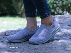 حراج کتونی پیاه روی دخترانه  مدل اسکیچرز  کد 4043  با ارسال رایگان فقط258000 تومان