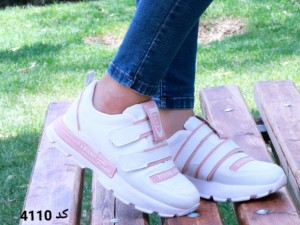 حراج کفش اسپرت دخترانه مدل جدید دو چسبی کد 4110 مناسب افراد خوش سلیقه