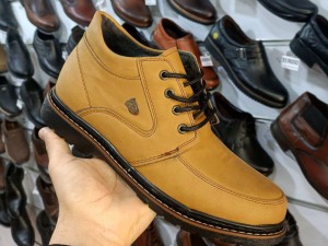 تخفیف ویژه این هفته  نیم بوت مردانه از پا خور خفن جذابش نگم برات،خردلی   رنگ  قیمت  فقط فقط 198000 تومان