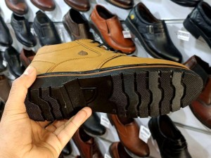 تخفیف ویژه این هفته  نیم بوت مردانه از پا خور خفن جذابش نگم برات،خردلی   رنگ  قیمت  فقط فقط 198000 تومان