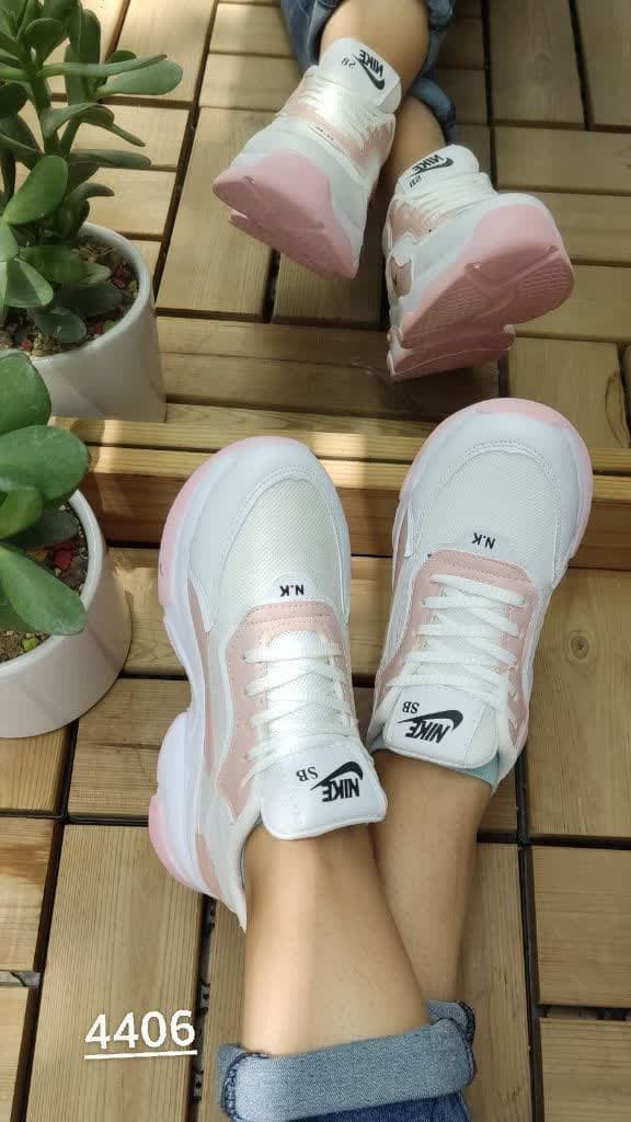 کفش اسپرت دخترانه مدل نایک طبی یه کار شیک  رویه خارجی  مناسب باشگاه سفید گلبهی