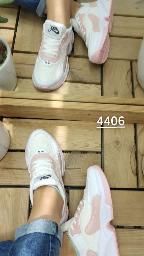 کفش اسپرت دخترانه مدل نایک طبی یه کار شیک  رویه خارجی  مناسب باشگاه سفید گلبهی