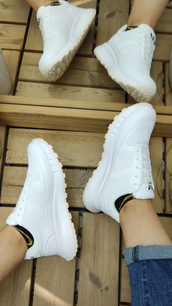 حراج استثنایی کتونی  اسپرت دخترانه  زنانه مدل جدید ونس  فشیون رنگ سفید زیره کرمی  با ارسال رایگان  کد4359