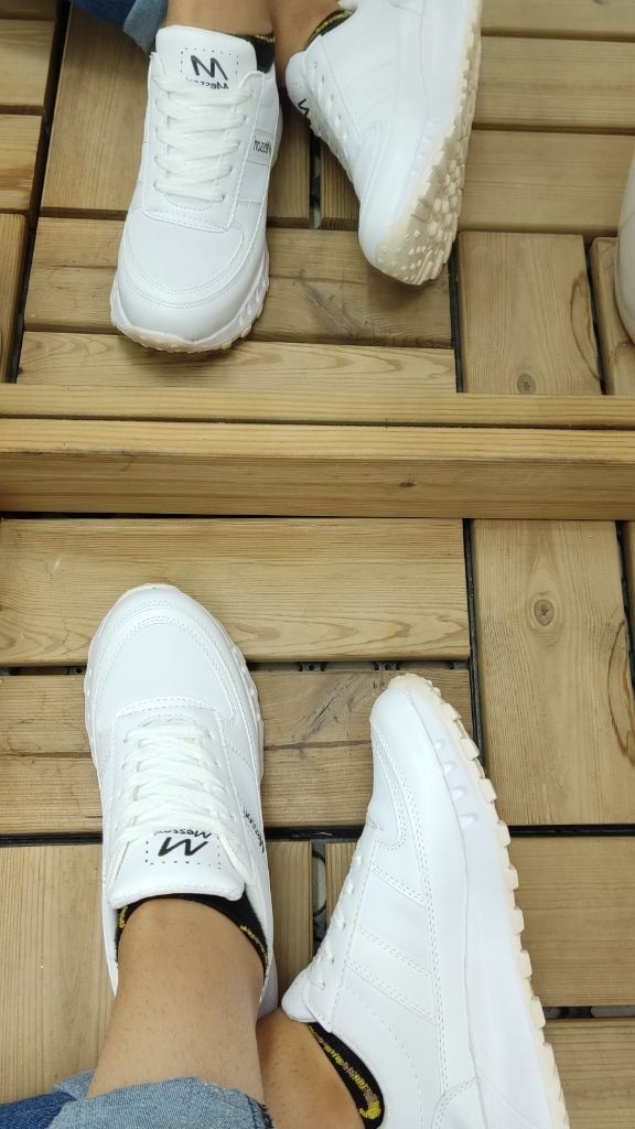 حراج استثنایی کتونی  اسپرت دخترانه  زنانه مدل جدید ونس  فشیون رنگ سفید زیره کرمی  با ارسال رایگان  کد4359