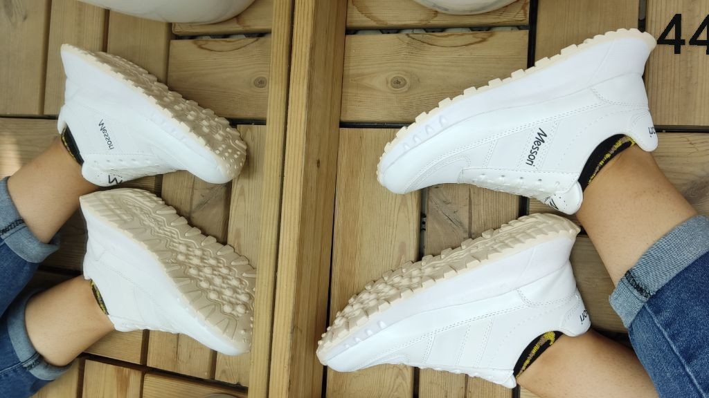 حراج استثنایی کتونی  اسپرت دخترانه  زنانه مدل جدید ونس  فشیون رنگ سفید زیره کرمی  با ارسال رایگان  کد4359