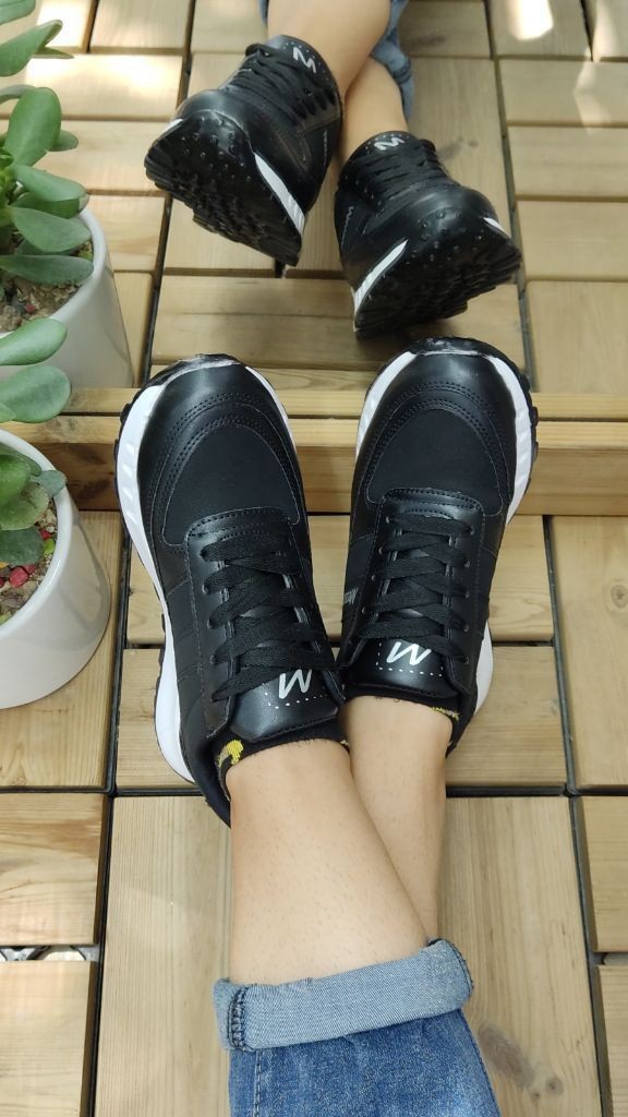 حراج استثنایی کتونی  اسپرت دخترانه  زنانه مدل جدید ونس  Messori رنگ مشکی زیره سفید   با ارسال رایگان  کد4405