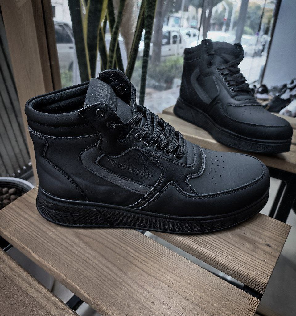 بمب فوق العاده این هفته   نیم بوت مردانه ساده و شیک ،مشکی رنگ کد 2245