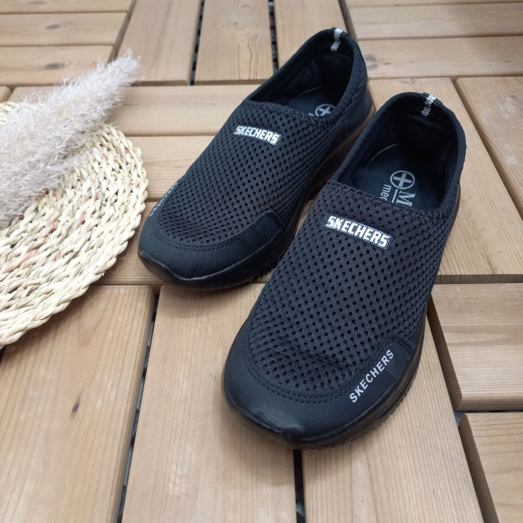 کفش کتونی اسپرت مدل اسکیچرز  زیره تزریق با کیفیت  عااالی مردانه پسرانه به رنگ مشکی با ارسال رایگان کد 3399